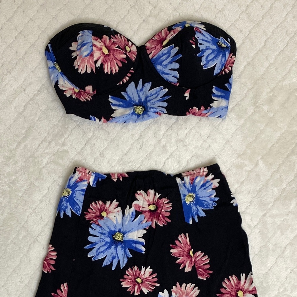 Two piece set - Picture 3 of 7